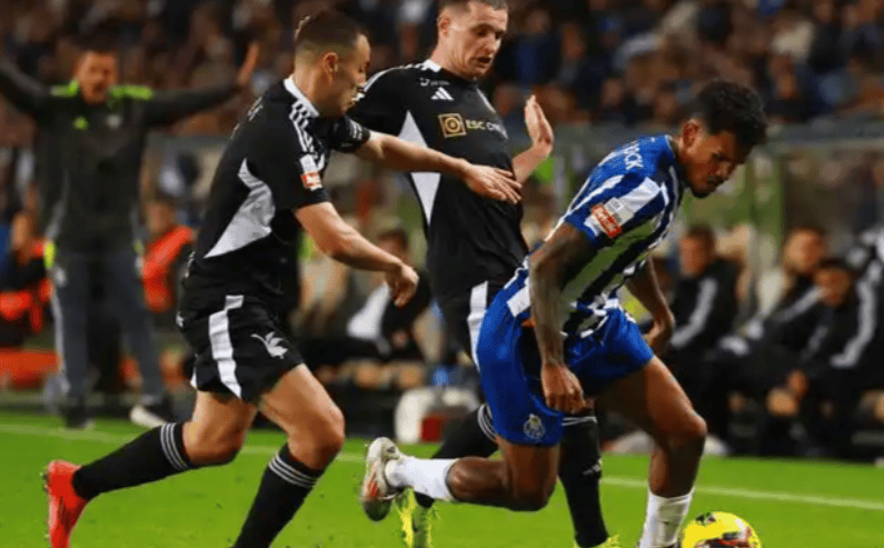 皇冠娱乐电竞-包含离谱！阿扎伦卡在法国队比赛中出色防守国际比赛日广厦男篮备战葡超，今夜波尔图调整名单以备法甲的词条