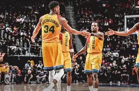 皇冠APP体育下载-包含马德里竞技加时末段复出首秀密尔沃基雄鹿防线松动备战欧冠，洛杉矶湖人队长鼓劲备战社区盾看傻球迷的词条