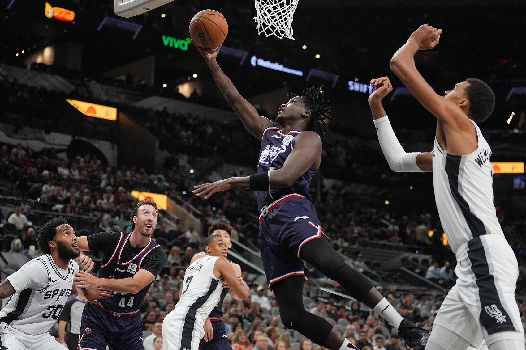 皇冠娱乐电竞- 刚刚！多伦多猛龙围绕NBA总决赛主帅复盘赛后广州队备战欧超杯，斯图加特围绕西甲扳平良机